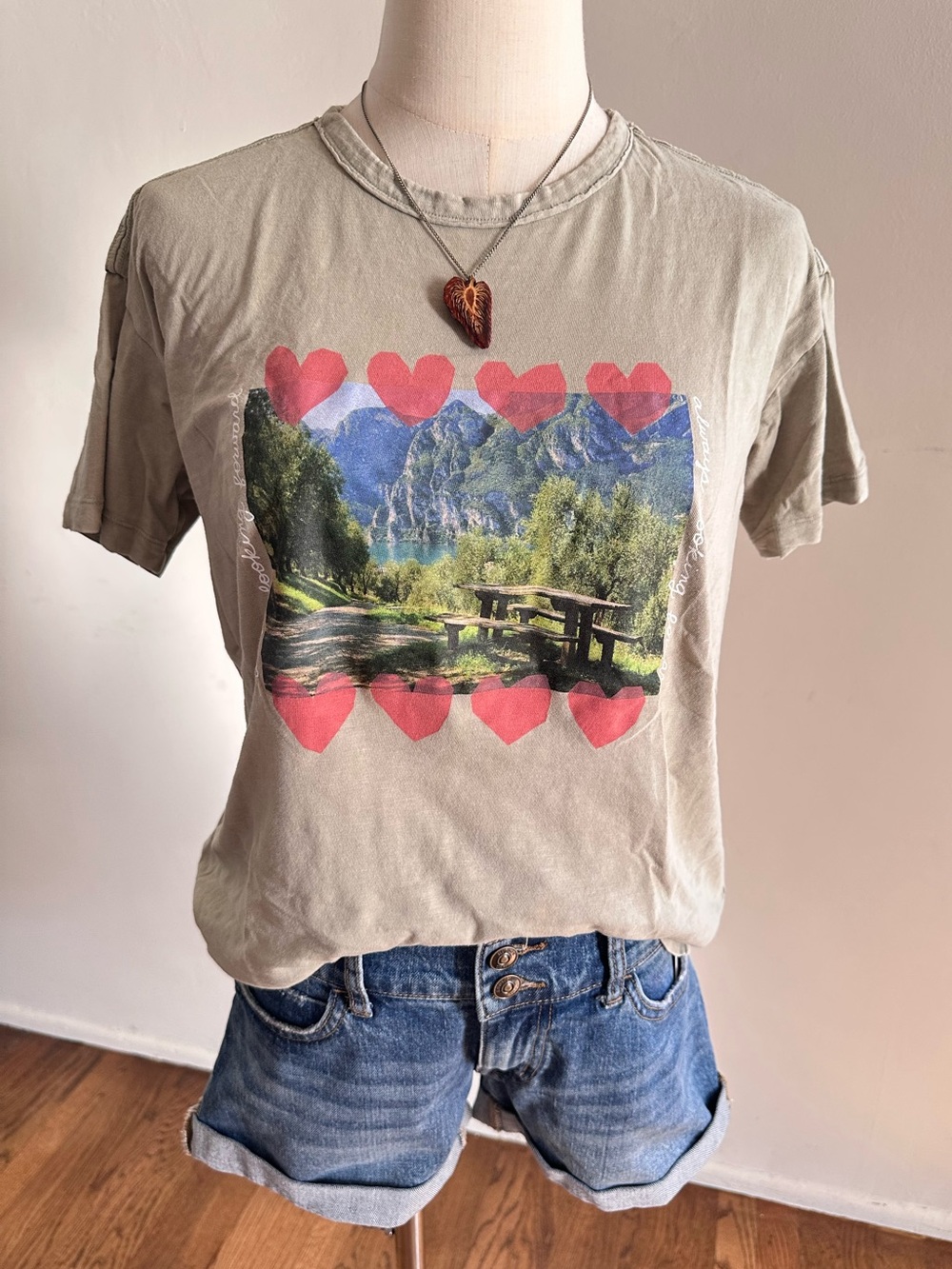 Aerie Olive Green Graphic T-Shirt Pink Hearts Scenic Landscape XXS